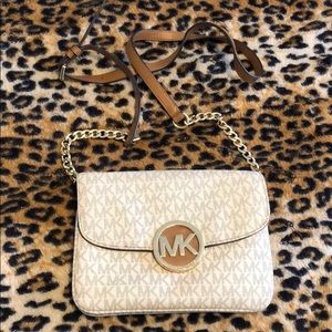 Michael Kors new condition beautiful bag.